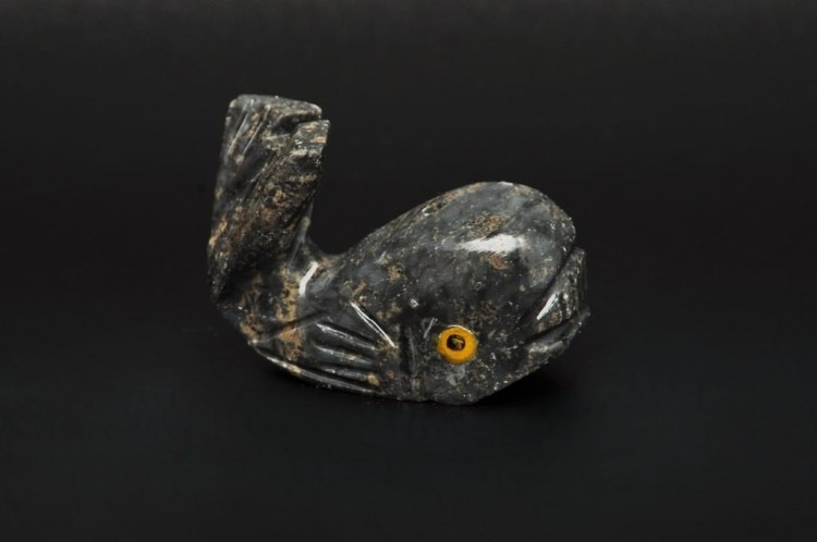 * STEATYT KAMIEŃ MYDLANY PERU WIELORYB CIEMNA BARWA FIGURKA NR 79 *