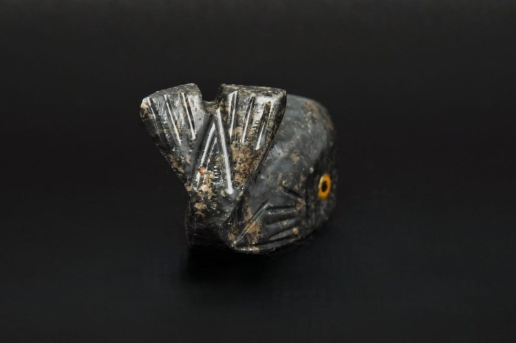 * STEATYT KAMIEŃ MYDLANY PERU WIELORYB CIEMNA BARWA FIGURKA NR 79 *