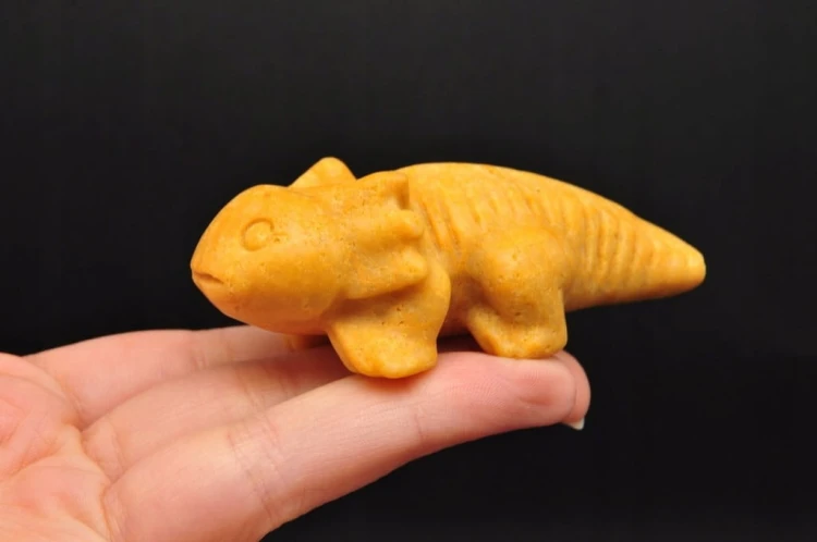 * ŻÓŁTY JASPIS FIGURKA AKSOLOTL AMBYSTOMA MEKSYKAŃSKA PIĘKNA BARWA NR 5 *