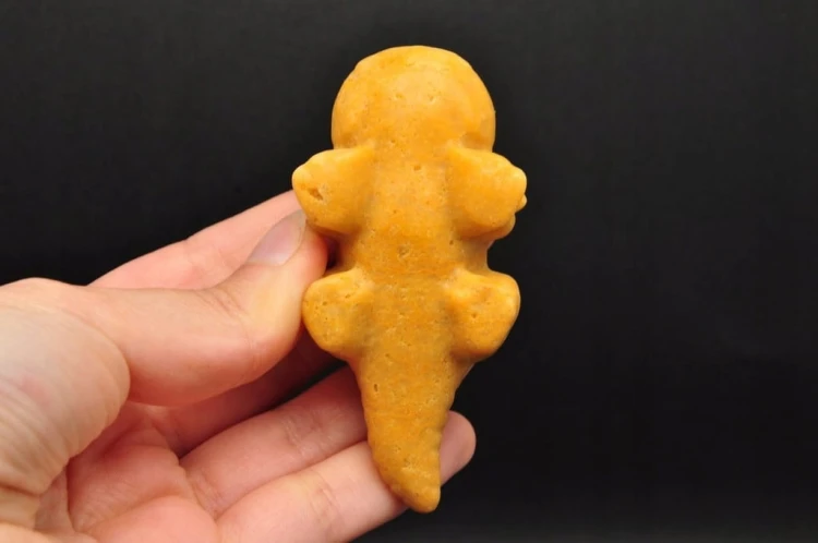 * ŻÓŁTY JASPIS FIGURKA AKSOLOTL AMBYSTOMA MEKSYKAŃSKA PIĘKNA BARWA NR 5 *