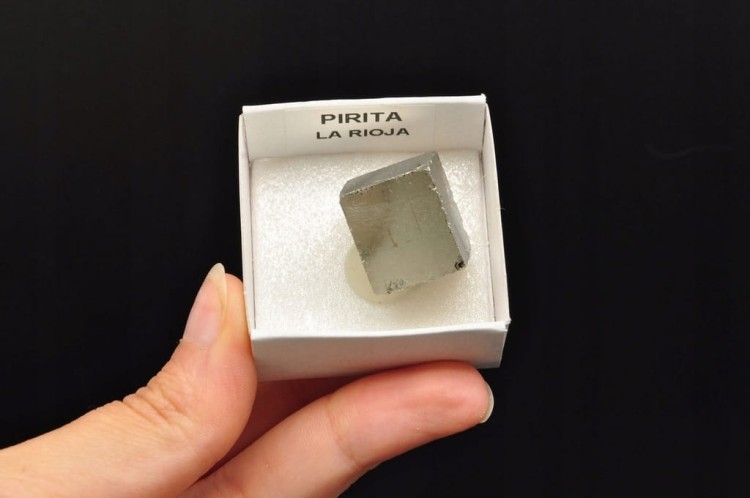 * KOSTKA PIRYTU HISZPANIA PRZEPIĘKNY MINERAŁ DOSKONAŁY DO KOLEKCJI NR 14 *