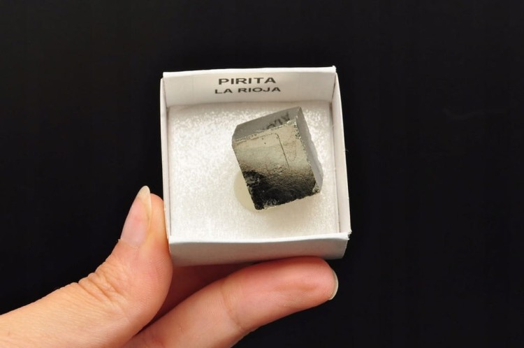 * KOSTKA PIRYTU HISZPANIA PRZEPIĘKNY MINERAŁ DOSKONAŁY DO KOLEKCJI NR 14 *