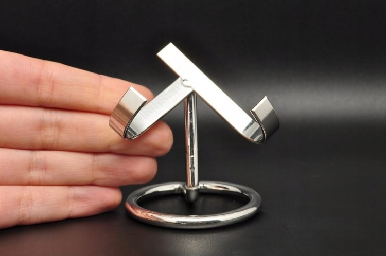 * METALOWY STOJAK PODSTAWEK DO MAŁYCH MINERAŁÓW SERC EKSPOZYTOR 6 CM *