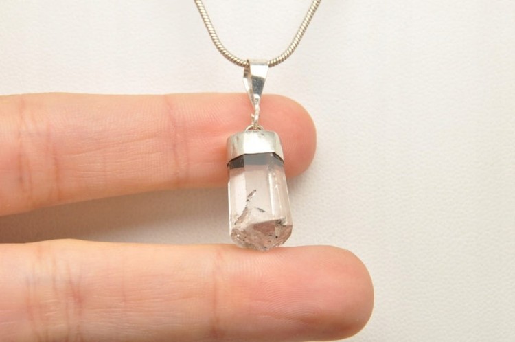 * TOPAZ PAKISTAN CUDOWNA ZAWIESZKA NATURALNY MINERAŁ NR 15 *