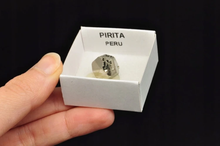 * KOSTKA PIRYTU PERU UROKLIWY MAŁY OKAZ INTERESUJĄCY MINERAŁ NR 10 *