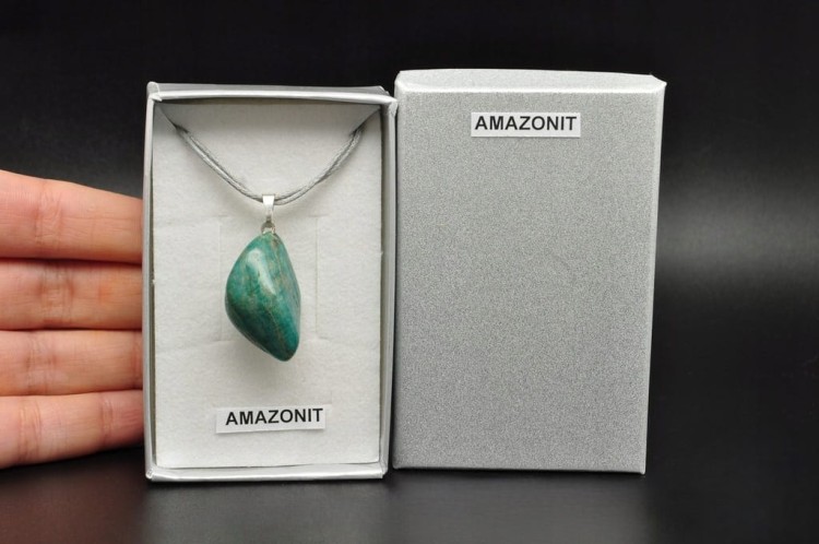 * AMAZONIT MADAGASKAR ZAWIESZKA ŚLICZNY KSZTAŁT PIĘKNY MINERAŁ NR 12 *