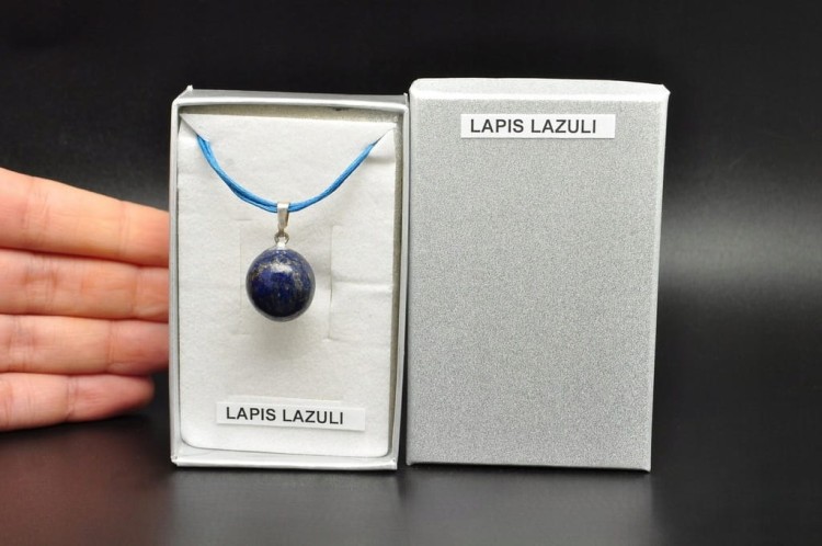 * LAPIS LAZULI PIĘKNA ZAWIESZKA KAMIEŃ BARDZO DOBREJ JAKOŚCI NR 28 *