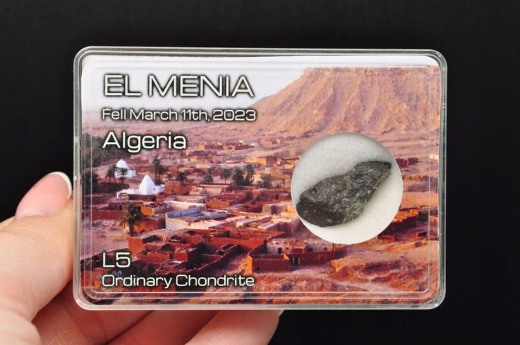 * METEORYT CHONDRYTOWY EL MENIA ALGERIA PRAWDZIWY METEORYT W PUDEŁKU NR 3 *