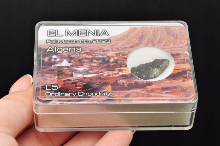 * METEORYT CHONDRYTOWY EL MENIA ALGERIA PRAWDZIWY METEORYT W PUDEŁKU NR 3 *