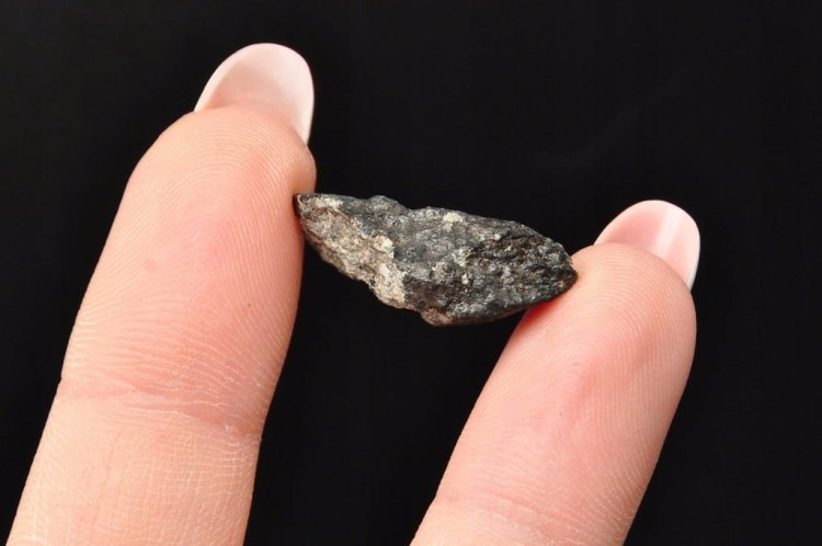 * METEORYT CHONDRYTOWY EL MENIA ALGERIA PRAWDZIWY METEORYT W PUDEŁKU NR 3 *