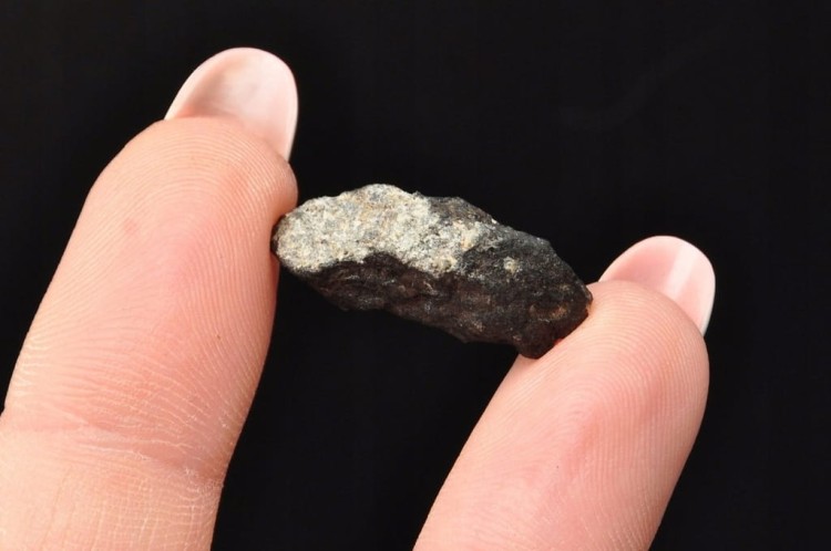 * METEORYT CHONDRYTOWY EL MENIA ALGERIA PRAWDZIWY METEORYT W PUDEŁKU NR 3 *