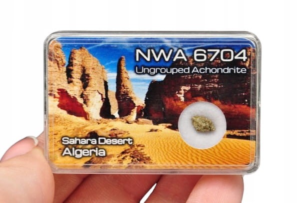 * METEORYT NWA 6704 SAHARA ALGERIA MAŁY UROCZY METEORYT ORYGINALNY OKAZ 8