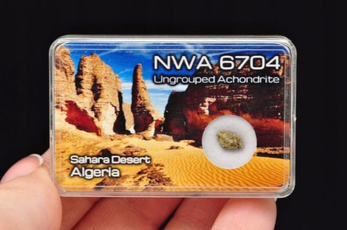 * METEORYT NWA 6704 SAHARA ALGERIA MAŁY UROCZY METEORYT ORYGINALNY OKAZ 8