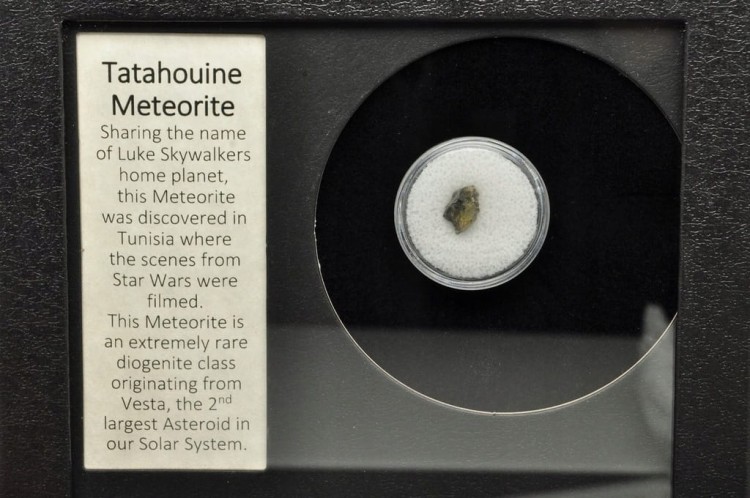 * METEORYT TATAHOUINE ORYGINALNY OKAZ W OZDOBNEJ RAMCE DO KOLEKCJI NR 7 *