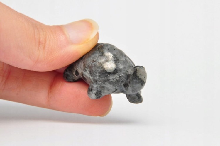 * LARVIKIT WYJĄTKOWY OKAZ PIĘKNA FIGURKA ŻÓŁW ŚLICZNA POŚWIATA NR 9 *