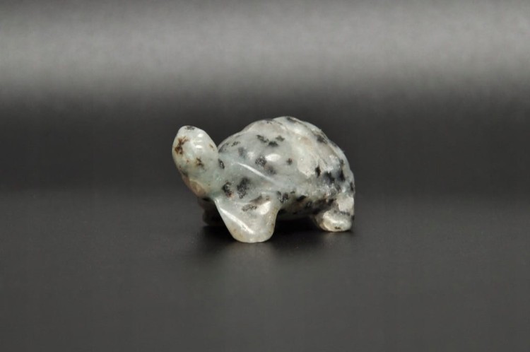 * JASPIS KIWI MAŁA FIGURKA ŻÓŁW INTERESUJĄCY MINERAŁ UROCZY OKAZ NR 7 *