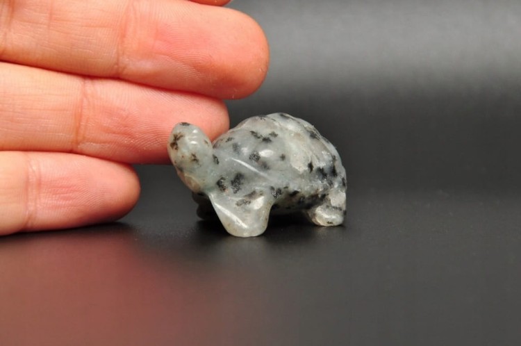 * JASPIS KIWI MAŁA FIGURKA ŻÓŁW INTERESUJĄCY MINERAŁ UROCZY OKAZ NR 7 *