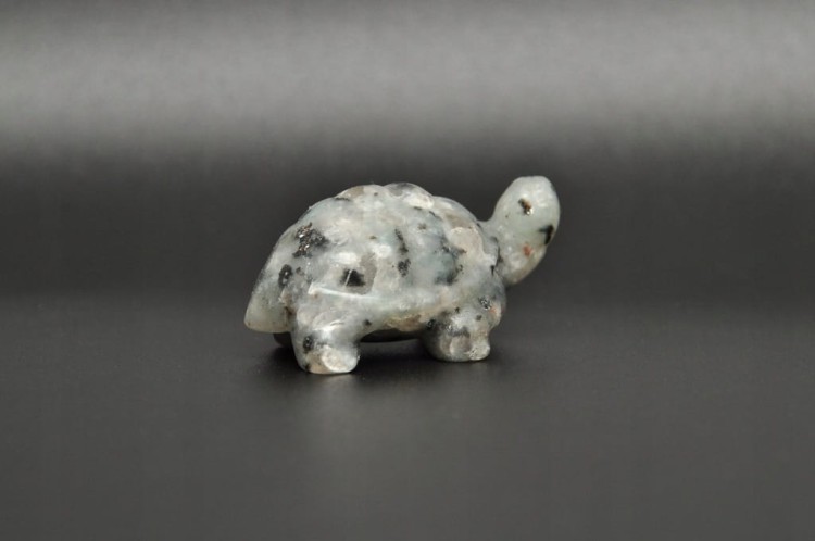 * JASPIS KIWI MAŁA FIGURKA ŻÓŁW INTERESUJĄCY MINERAŁ UROCZY OKAZ NR 7 *