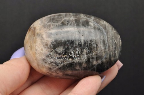 * KAMIEŃ KSIĘŻYCOWY MOONSTONE CIEMNA BARWA FANTASTYCZNY BŁYSK NR GKKS03
