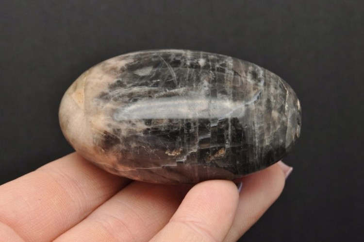 * KAMIEŃ KSIĘŻYCOWY MOONSTONE CIEMNA BARWA FANTASTYCZNY BŁYSK NR GKKS03