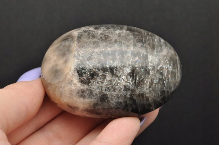 * KAMIEŃ KSIĘŻYCOWY MOONSTONE CIEMNA BARWA FANTASTYCZNY BŁYSK NR GKKS03