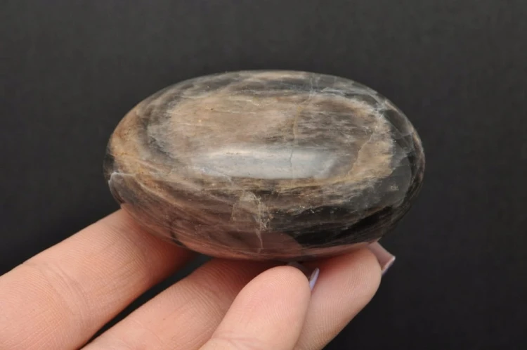 * KAMIEŃ KSIĘŻYCOWY MOONSTONE UROCZY MINERAŁ BŁYSZCZĄCY MINERAŁ NR GKKS01 *