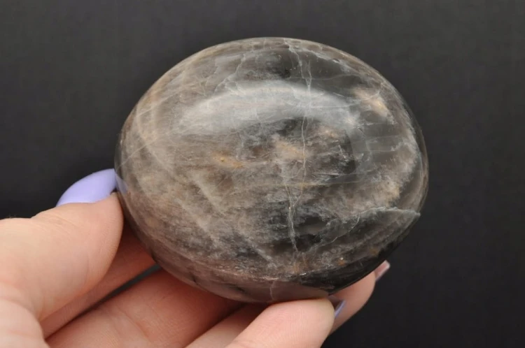 * KAMIEŃ KSIĘŻYCOWY MOONSTONE UROCZY MINERAŁ BŁYSZCZĄCY MINERAŁ NR GKKS01 *