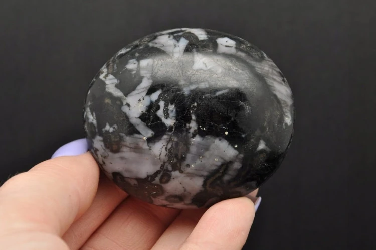 * GABRO INDYGO MADAGASKAR PRAWDZIWY MINERAŁ DOSKONAŁY JAKO PREZENT NR GG05