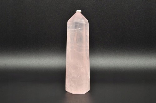 * KWARC RÓŻOWY UROKLIWA WIEŻA OBELISK NATURALNY MINERAŁ NR 5 *