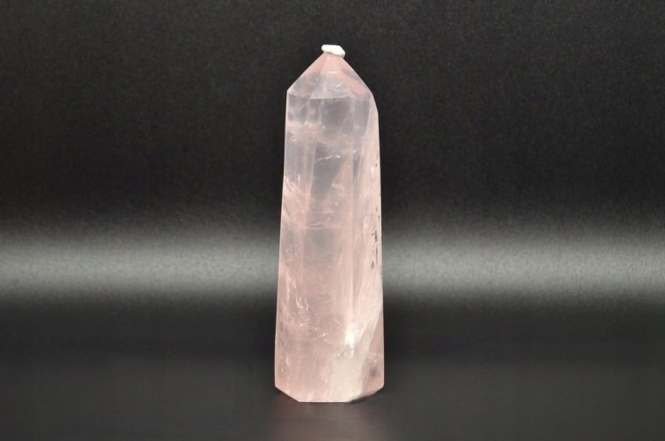 * KWARC RÓŻOWY UROKLIWA WIEŻA OBELISK NATURALNY MINERAŁ NR 5 *