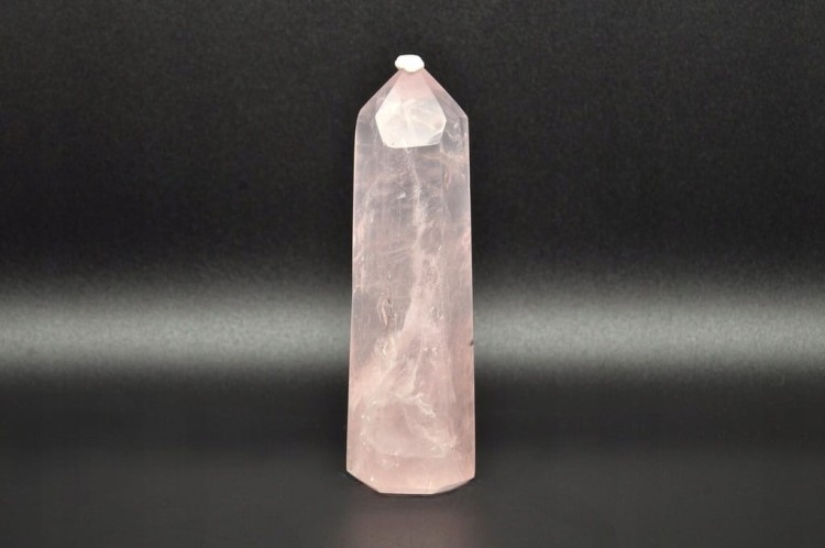 * KWARC RÓŻOWY UROKLIWA WIEŻA OBELISK NATURALNY MINERAŁ NR 5 *
