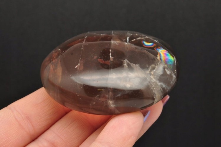 * KWARC DYMNY MADAGASKAR NATURALNY MINERAŁ PALM STONE PIĘKNA TĘCZA NR GKD09