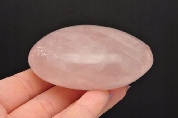 * KWARC RÓŻOWY MADAGASKAR UROCZY ELEGANCKI KAMIEŃ PALM STONE NR KR02 *