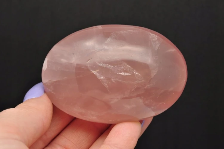 * KWARC RÓŻOWY MADAGASKAR PALM STONE INTENSYWNA BARWA ŚWIETNY POŁYSK KR11 *