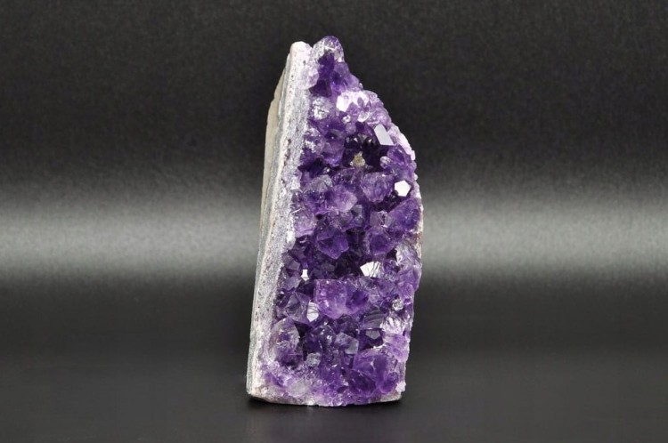 * AMETYST URUGWAJ UROCZY OKAZ PIĘKNY NATURALNY MINERAŁ NR 11 *
