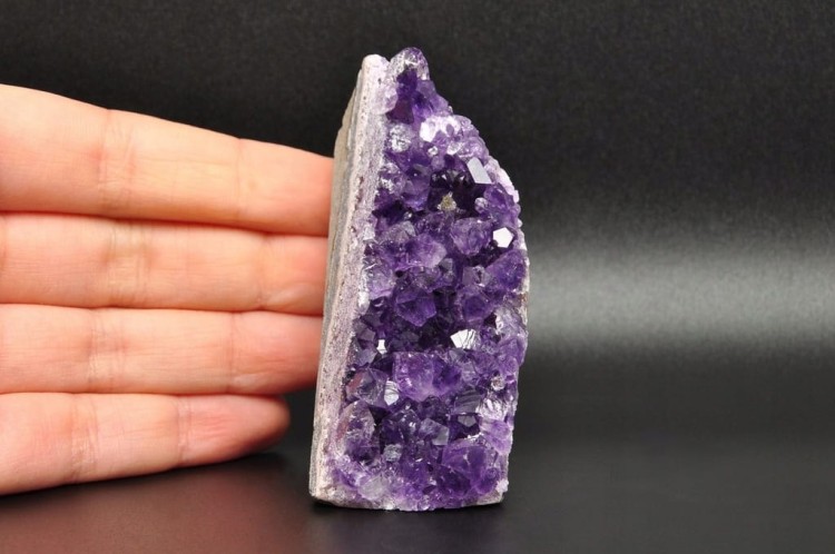 * AMETYST URUGWAJ UROCZY OKAZ PIĘKNY NATURALNY MINERAŁ NR 11 *
