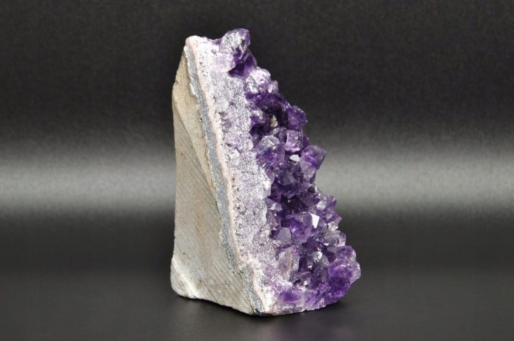 * AMETYST URUGWAJ UROCZY OKAZ PIĘKNY NATURALNY MINERAŁ NR 11 *