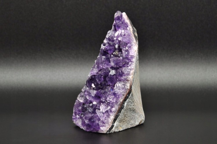 * AMETYST URUGWAJ UROCZY OKAZ PIĘKNY NATURALNY MINERAŁ NR 11 *