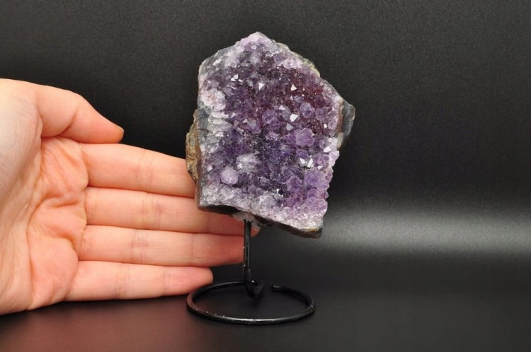 * AMETYST NA STOJAKU BRAZYLIA PIĘKNY MINERAŁ ŚLICZNA DEKORACJA NR 6 *