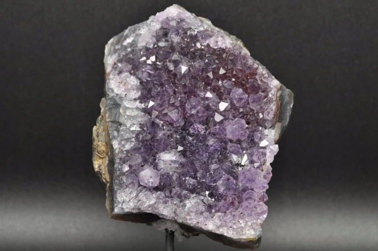 * AMETYST NA STOJAKU BRAZYLIA PIĘKNY MINERAŁ ŚLICZNA DEKORACJA NR 6 *