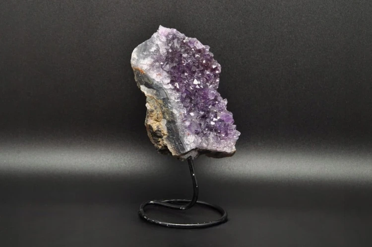 * AMETYST NA STOJAKU BRAZYLIA PIĘKNY MINERAŁ ŚLICZNA DEKORACJA NR 6 *