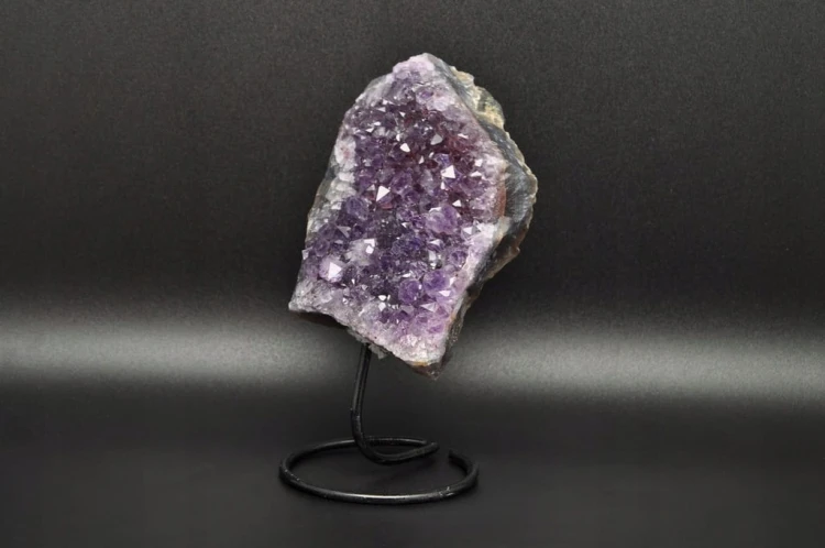 * AMETYST NA STOJAKU BRAZYLIA PIĘKNY MINERAŁ ŚLICZNA DEKORACJA NR 6 *