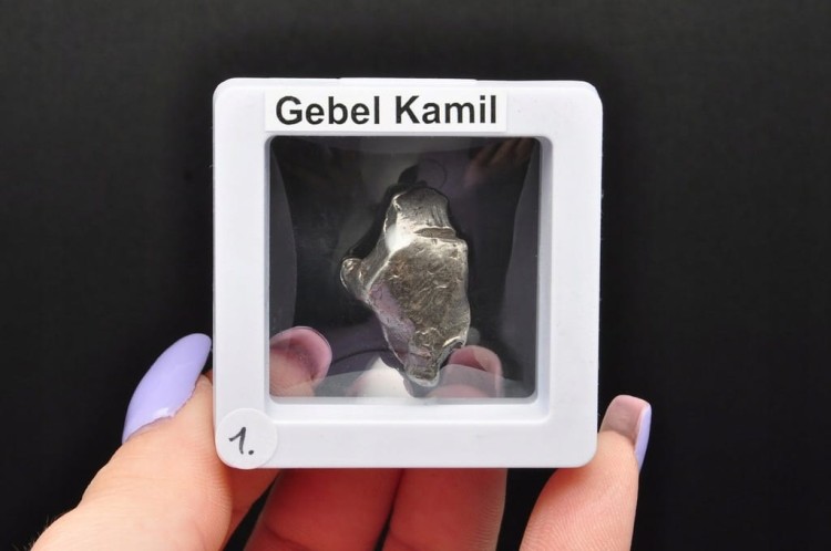 * METEORYT GEBEL KAMIL EGIPT ZJAWISKOWY OKAZ DO KOLEKCJI W RAMCE 3D NR 1 *
