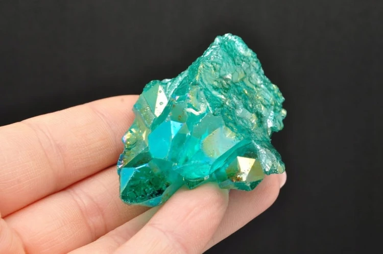 * KWARC GREEN AURA ZIELONY KRYSZTAŁ CIEKAWY OKAZ JAKO DEKORACJA NR 3 *