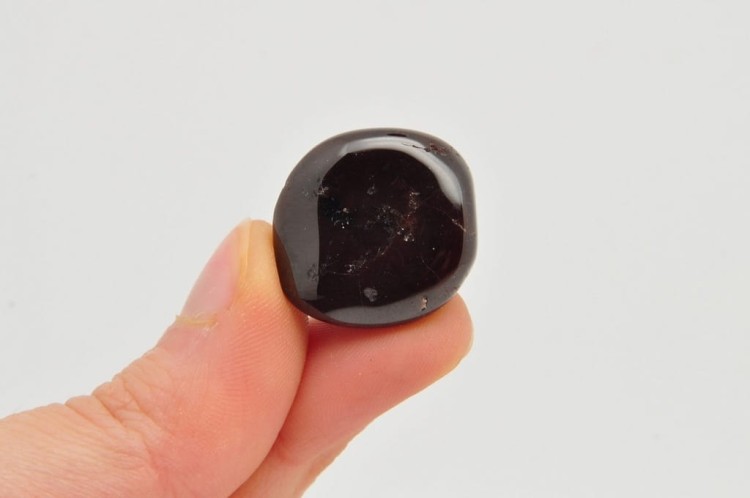 * GRANAT BRAZYLIA ELEGANCKI KAMIEŃ BĘBNOWANY PIĘKNY MINERAŁ NR 12 *