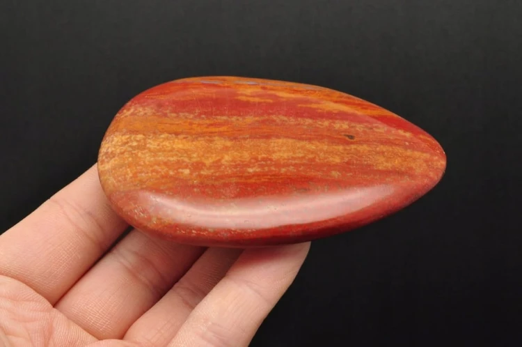 * SKAMIENIAŁE DREWNO MADAGASKAR WIELOKOLOROWY PŁASKI MINERAŁ NR 1 *