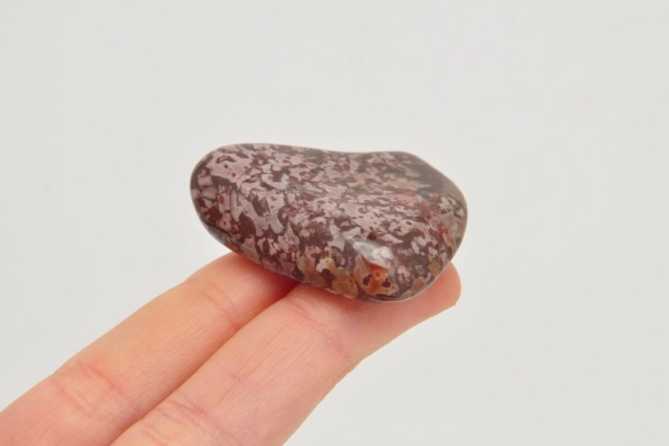 * JASPIS LEOPARDZI AFRYKA CIEKAWY KSZTAŁT PIĘKNY SZLIFOWANY OKAZ NR L8 *