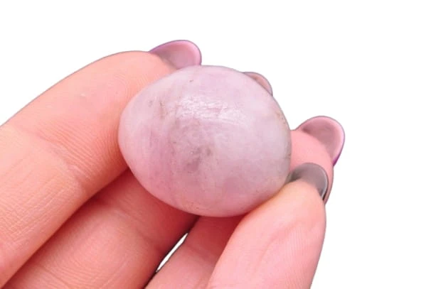 * KUNZYT SPODUMEN BRAZYLIA MINERAŁ BĘBNOWANY ŚLICZNY POŁYSK NR 9 *