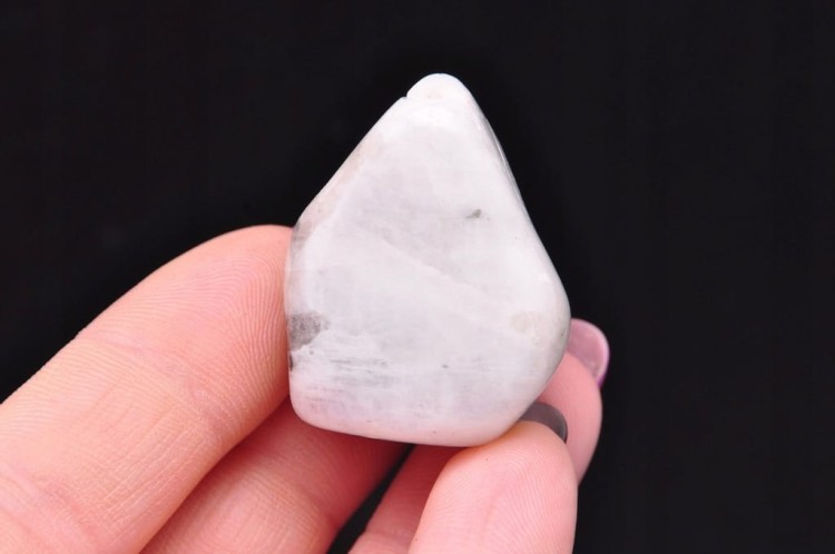 * KAMIEŃ KSIĘŻYCOWY MOONSTONE INDIE BĘBNOWANY MINERAŁ POLEROWANY OKAZ NR 9