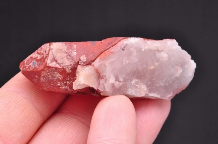 * KWARC Z HEMATYTEM NATURALNY KWARC ŻELAZISTY MAŁY OKAZ NR 12 *